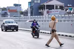 Xử lý nhiều trường hợp điều khiển xe máy vào đường Vành đai 2 trên cao