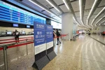 Cảnh vắng vẻ tại nhà ga Tây Kowloon ở Hong Kong, Trung Quốc do ảnh hưởng bởi các cuộc biểu tình ngày 2/10. (Ảnh: THX/TTXVN)