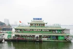 Nhà nổi Hồ Tây trước hạn khai tử. (Ảnh: Võ Phương/Vietnam+)