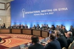Các đại biểu dự cuộc đàm phán quốc tề về Syria ở Astana, Kazakhstan ngày 4/5. (Ảnh: AFP/TTXVN)