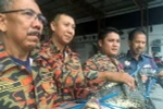 Chú cá sấu bị sở cứu hộ và cứu hỏa bang Penang bắt tại khu chợ đông đúc ở Jelutong. (Nguồn: nst.com.my)