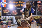 Đặc sản thịt đến từ Pháp được giới thiệu tại lễ hội. (Ảnh: Hoàng Hiếu/TTXVN)