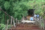 Cầu treo - Hiểm họa khôn lường mùa mưa lũ tại Lào Cai