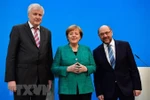 Chủ tịch CSU Horst Seehofer (trái), Thủ tướng Đức Angela Merkel (giữa) và Chủ tịch SPD Martin Schulz. (Ảnh: AFP/TTXVN)