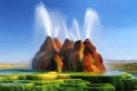 Mạch nước phun Fly Geyser, Nevada. (Ảnh: diply.com)