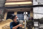 Đo đạc mẫu không khí tại Rạng Đông. (Ảnh: Sơn Bách/Vietnam+) 