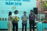 Nhà văn Nguyễn Nhật Ánh được vinh danh tại Lễ trao giải thưởng sách bán chạy nhất năm 2018. (Ảnh: Gia Thuận/ TTXVN)