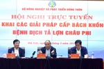 Thủ tướng Nguyễn Xuân Phúc chủ trì Hội nghị trực tuyến triển khai các giải pháp cấp bách khống chế bệnh dịch tả lợn châu Phi. (Ảnh: Thống Nhất/TTXVN)