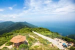 Một góc bán đảo Sơn Trà nhìn từ trên cao. (Ảnh: Trọng Đạt/TTXVN)