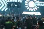 Hàng trăm thanh niên sử dụng trái phép chất ma túy trong quán bar ST Club-Làn Sóng Trẻ bị Công an thành phố Biên Hòa phát hiện. (Ảnh: Sỹ Tuyên/TTXVN)