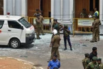 Lực lượng an ninh làm nhiệm vụ tại hiện trường vụ nổ ở nhà thờ thuộc khu vực Kochchikade, Colombo, Sri Lanka, ngày 21/4/2019. (Ảnh: AFP/TTXVN)
