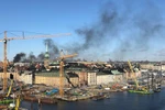 Khói bốc lên ở khu vực xảy ra vụ nổ. (Nguồn: Thesun)
