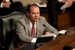Thượng Nghị sỹ Mike Lee tại một phiên điều trần của Ủy ban Tư pháp Thượng viện Mỹ ở Washington DC., tháng 6/2020. (Ảnh: AFP/TTXVN)