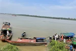 Thuyền đánh cá đã được trục vớt. (Ảnh: TTXVN phát) 