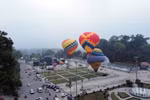 Ngày 28/4, tại Quảng trường Nguyễn Tất Thành, thành phố Tuyên Quang, tỉnh Tuyên Quang tổ chức khai mạc lễ hội khinh khí cầu quốc tế lần thứ II năm 2023. (Ảnh: Quang Cường/TTXVN) 