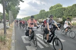 Dã ngoại bằng xe đạp mang tên Hội tụ vùng Paris là hoạt động quy mô lớn nhất của Hiệp hội MBD được tổ chức mỗi năm một lần từ 15 năm nay. (Ảnh: Thu Hà/TTXVN) 