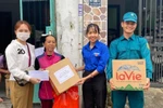Chị Trịnh Thị Hoài Thương (Bí thư Đoàn phường Hòa Phát, quận Cẩm Lệ, thành phố Đà Nẵng) tham gia tích cực các hoạt động xã hội (người mặc áo Đoàn). (Ảnh: TTXVN phát)