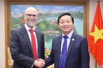 Phó Thủ tướng Trần Hồng Hà tiếp Đại sứ Canada tại Việt Nam Shawn Steil ngày 23/5/2023. (Ảnh: Văn Điệp/TTXVN)
