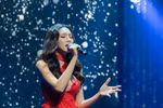 Hoa hậu Thùy Tiên khoe giọng hát ngọt ngào gây quỹ từ thiện. (Nguồn ảnh: Miss Grand International)
