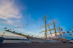 Tàu buồm lớn nhất Đông Nam Á của hải quân Indonesia cập cảng Việt Nam