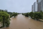 Mực nước dâng cao sau những trận mưa lớn tại Daejeon, Hàn Quốc, ngày 21/9/2024. (Ảnh: Yonhap/TTXVN)