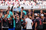 Bayern Munich vô địch Bundesliga theo kịch bản 'không thể tin nổi'