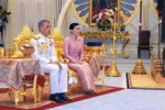 Nhà vua Thái Lan Maha Vajiralongkorn - Rama X và Hoàng hậu tại Bangkok, Thái Lan ngày 1/5. (Ảnh: THX/TTXVN)