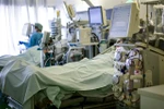 Bệnh nhân COVID-19 được điều trị tại bệnh viện ở Aachen, Đức. (Ảnh: AFP/TTXVN)