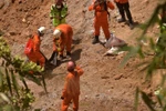 Lực lượng cứu hộ tại hiện trường một vụ sập mỏ ở Indonesia năm 2019. (Ảnh minh họa. Nguồn: AP)