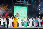 Một tiết mục nghệ thuật trong lễ khai mạc Lễ hội Áo dài Du lịch Hà Nội 2023. (Ảnh: Mai Mai/Vietnam+)
