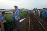 Đứng giữa đường ray khi đoàn tàu lao tới, nam thanh niên chết thảm