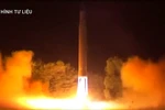 [Video] Tên lửa Triều Tiên vỡ làm 3 trước khi rơi xuống biển Nhật Bản