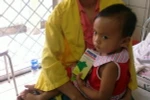 Bé Ninh đã hồi phục trở lại sau khi được điều trị. (Ảnh: PV)
