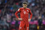 Thomas Mueller bị Hasan nắn gân vì những phát biểu liên quan đến chuyển nhượng. (Nguồn: Getty Images)