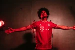 Hình ảnh Leroy Sane hân hoan trong ngày gia nhập Bayern Munich