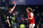 Arsenal phải thi đấu thiếu người từ phút 26.