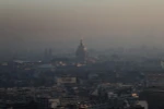 Khói bụi bao phủ thủ đô Paris ngày 6/12. (Nguồn: AP/TTXVN)