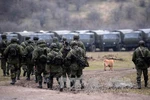 Binh sĩ Nga tuần tra ở Crimea (Nguồn: AFP/TTXVN)