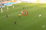 [Video] Bàn thắng từ cự li 83m giúp Padeborn vượt mặt Bayern