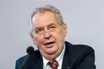 Tổng thống CH SécMilos Zeman trong cuộc họp báo tại Vienna khi có chuyến thăm tới Áo, ngày 10/6/2021. (Ảnh: AFP/TTXVN)