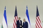 ổng thống Uzbekistan Islam Karimov (phải) có cuộc gặp với Ngoại trưởng Mỹ John Kerry (trái). (Nguồn: AFP/TTXVN)
