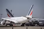 Máy bay của hãng hàng không Air France tại sân bay Roissy-Charles de Gaulle, phía bắc thủ đô Paris, Pháp. (Ảnh: AFP/TTXVN)