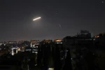 Tên lửa phòng không của Syria đánh chặn một vụ tấn công bằng tên lửa trên bầu trời Damascus. (Ảnh: THX/TTXVN)