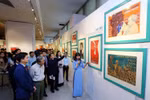 Khách tham quan buổi trưng bày. (Ảnh: Danh Lam/TTXVN)