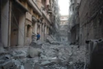 Cảnh đổ nát sau cuộc không kích tại khu vực Karm al-Jabal do lực lượng nổi dậy kiểm soát ở Aleppo, Syria ngày 18/9. (Nguồn: AFP/TTXVN)