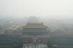 Khói mù bao phủ tại Bắc Kinh. (Nguồn: THX/TTXVN)
