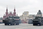 Xe chở hệ thống tên lửa phòng không S-400 Triumf tại lễ diễu binh trên Quảng trường Đỏ ở thủ đô Moskva, Nga nhân kỷ niệm Ngày chiến thắng ngày 9/5. (Nguồn: AFP/TTXVN)