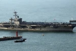 Tàu sân bay USS Carl Vinson tới cảng Busan Hàn Quốc ngày 15/3. (Nguồn: Yonhap/TTXVN)