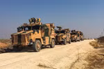 Binh sỹ Thổ Nhĩ Kỳ tham gia tuần tra chung với binh sỹ Nga tại Đông Bắc Syria ngày 1/11/2019. (Nguồn: AFP/TTXVN) 