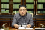 Nhà lãnh đạo Kim Jong-un đọc thông báo ngày 21/9. (Nguồn: YONHAP/TTXVN)